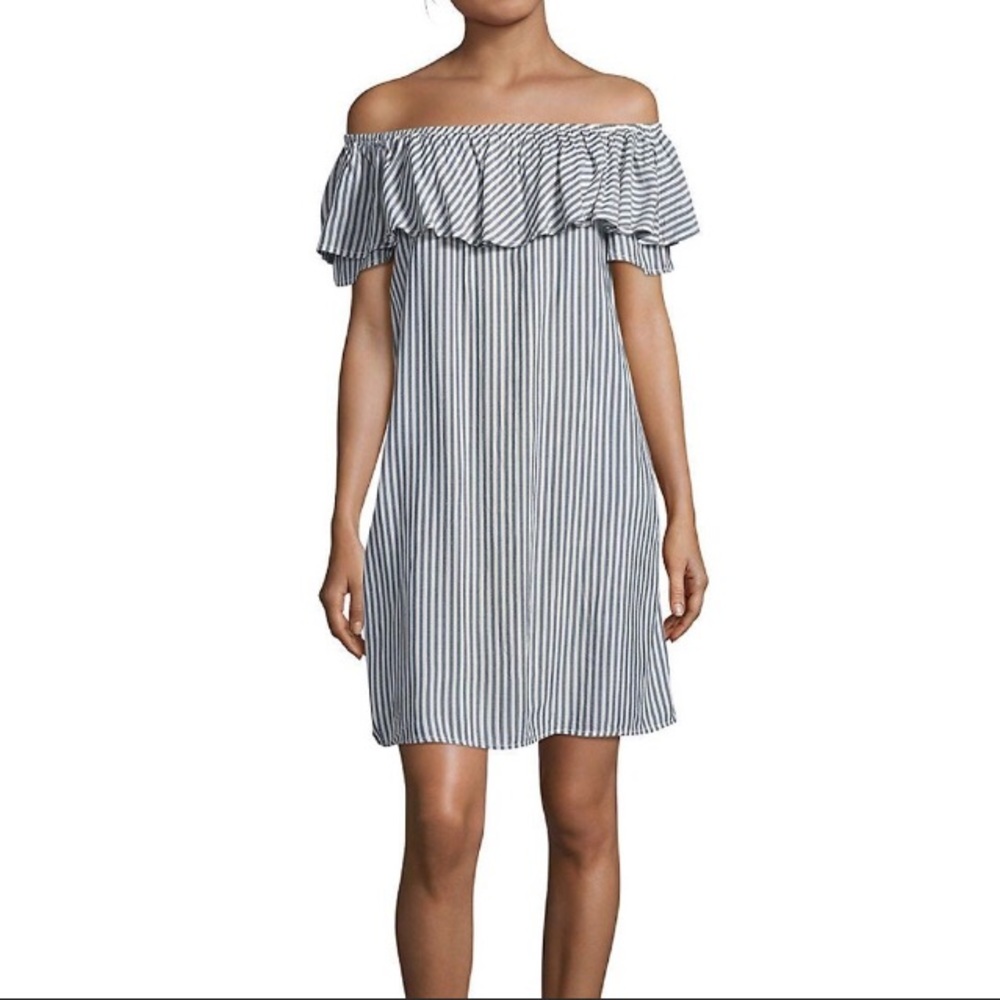 Off-the-shoulder dress (bonus: it has pockets!)
